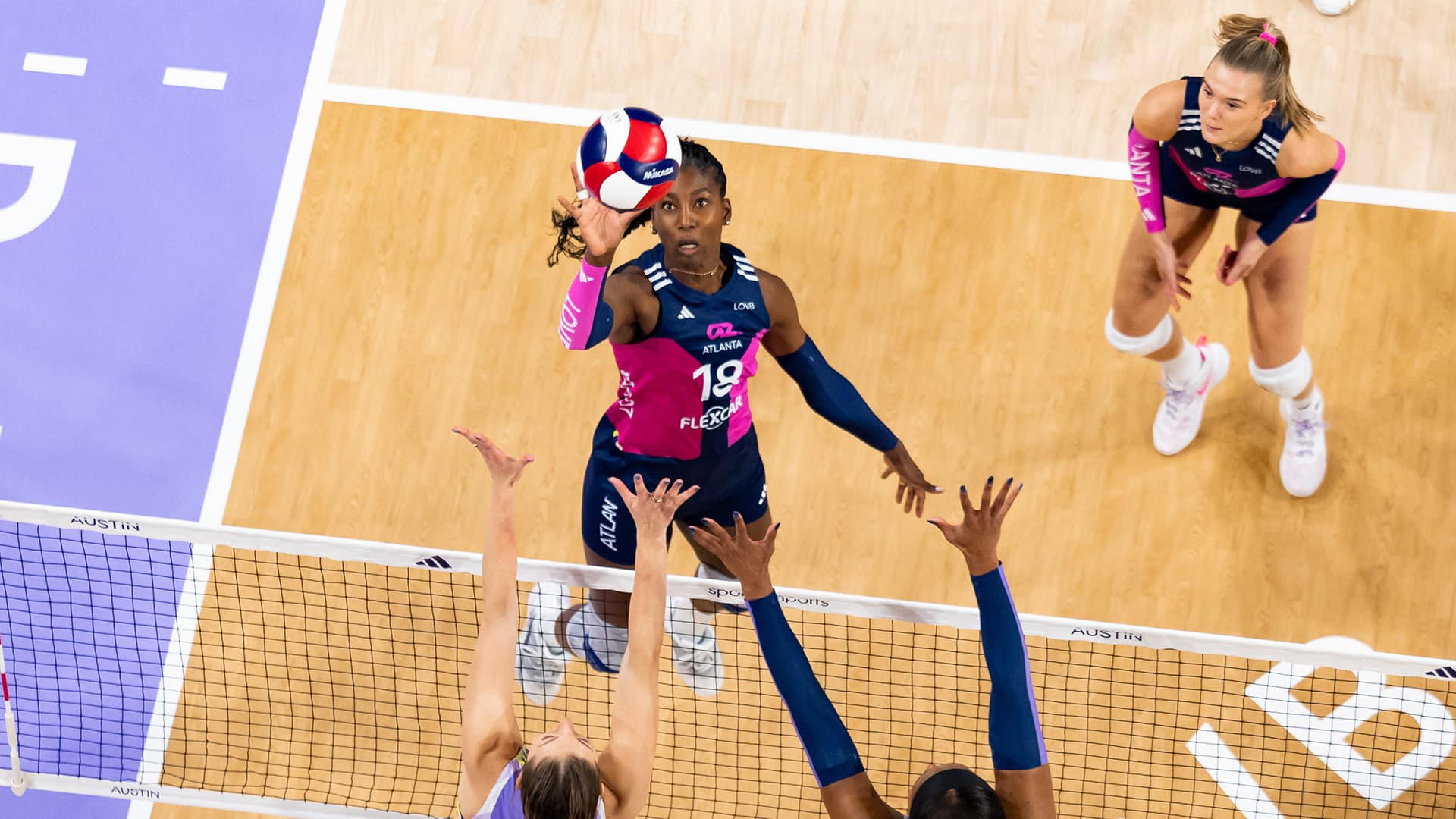 Atlanta Pushes, but Austin Claims Five-set Win